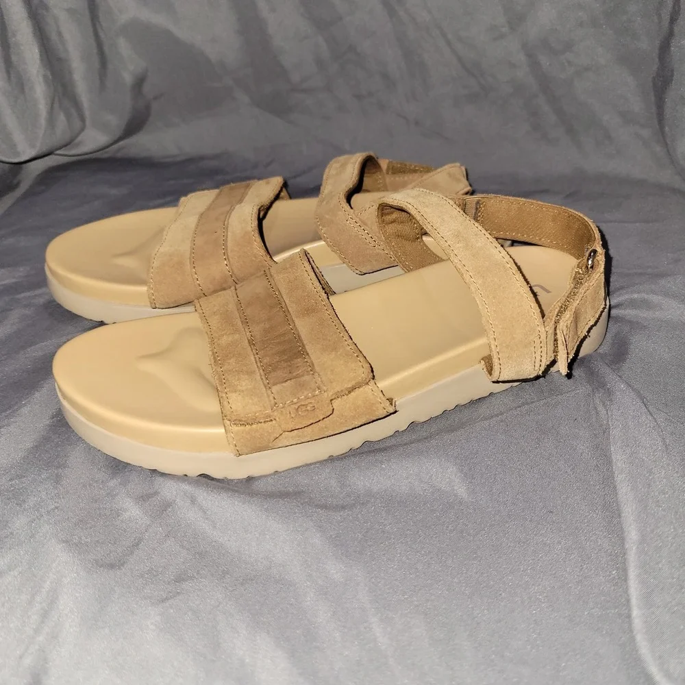 UGG Big Kids Girls Size 5 Zini Sandal Brown Beach Summer Vacation